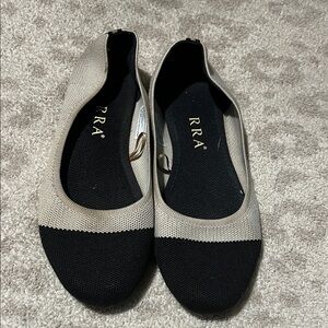 Women's Elegant Black and Cream Loafers